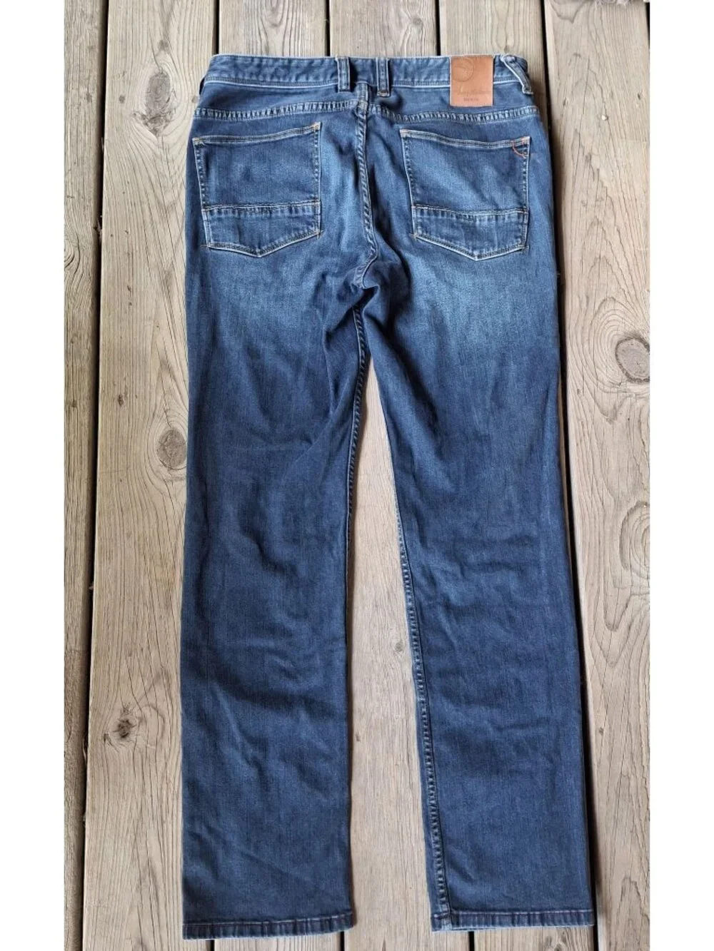 Tommy Bahama crafted professional